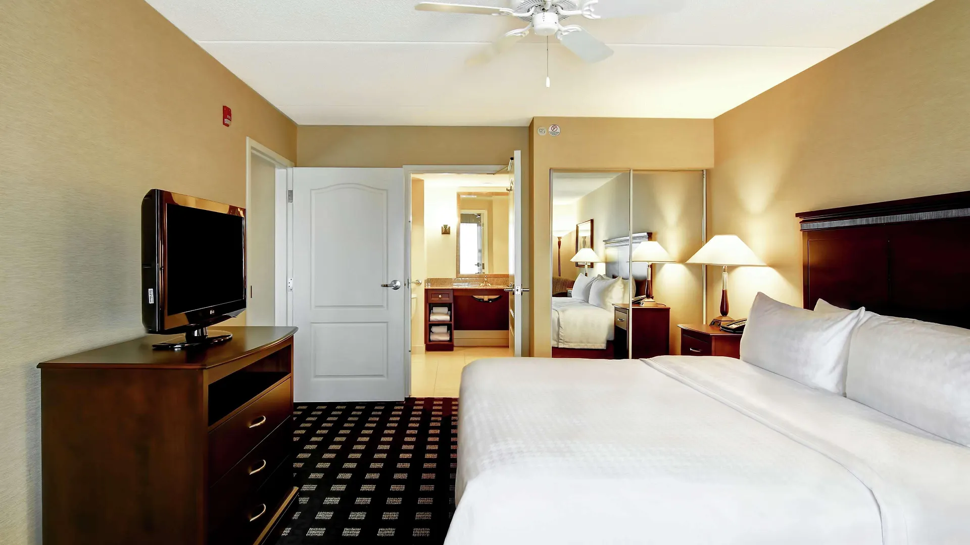 Homewood Suites By Hilton Toronto Airport Corporate Centre 3*,