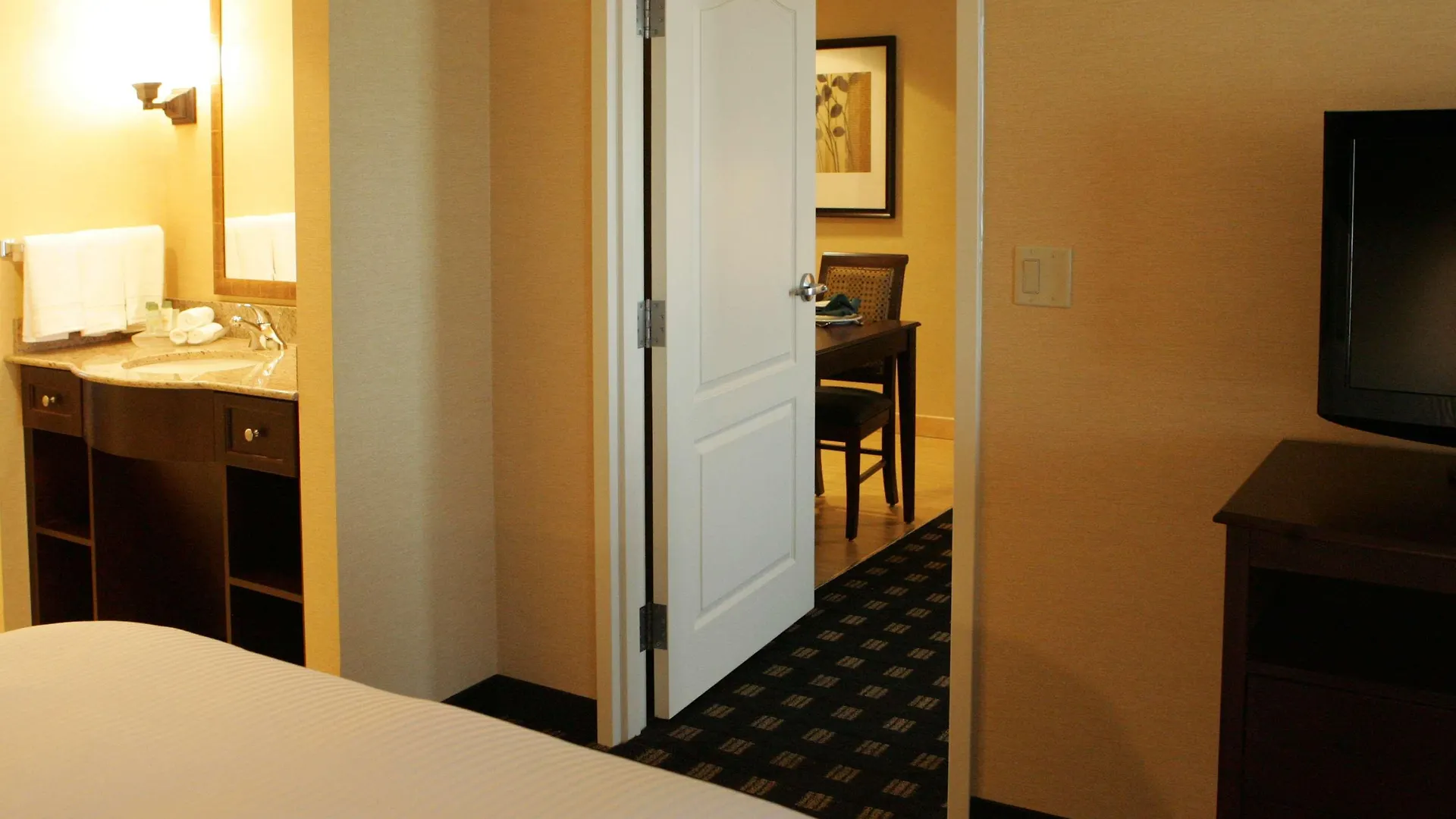 Homewood Suites By Hilton Toronto Airport Corporate Centre 3*,